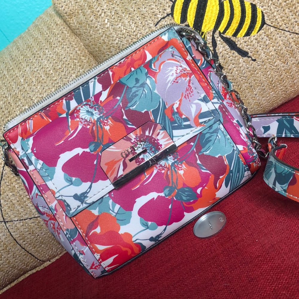 Guess cross body Multi Color 💗💕💗🌸🌸🌸🌸